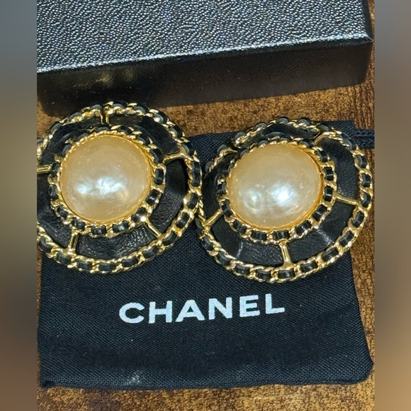 CHANEL LARGE PEARL W/ BLACK LAMBSKIN AROUND
EARRINGS - Picture 3 of 5